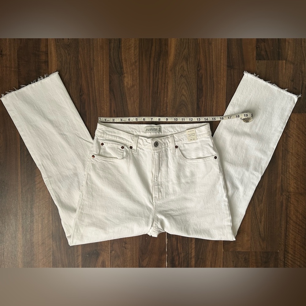 Abercrombie & Fitch White Distressed Jeans High Rise Ankle Straight Size 30/10 - Picture 3 of 9